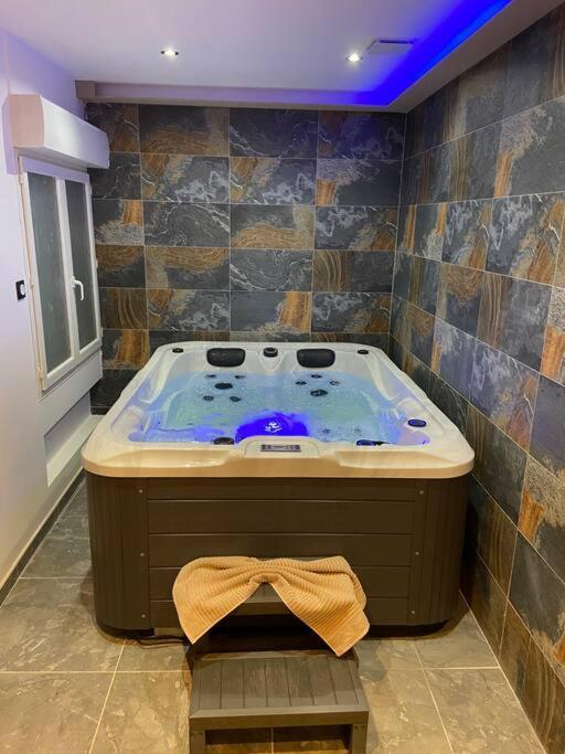 Maison Avec Jacuzzi Оранж Экстерьер фото