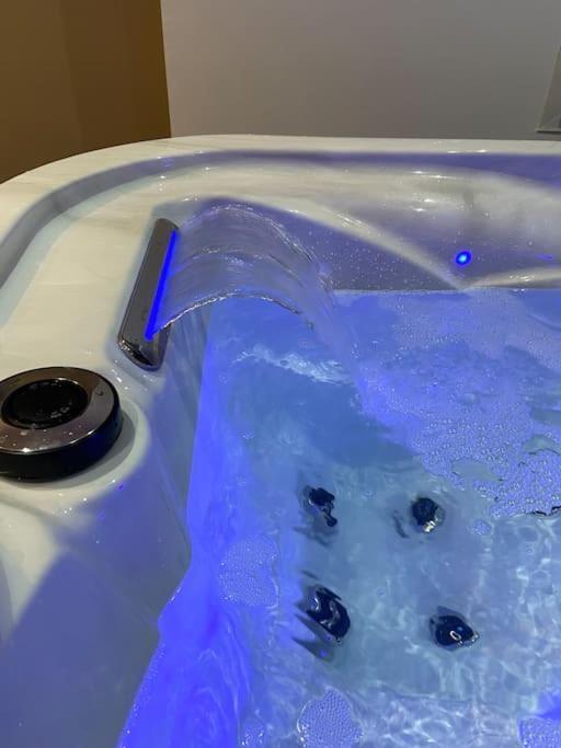 Maison Avec Jacuzzi Оранж Экстерьер фото